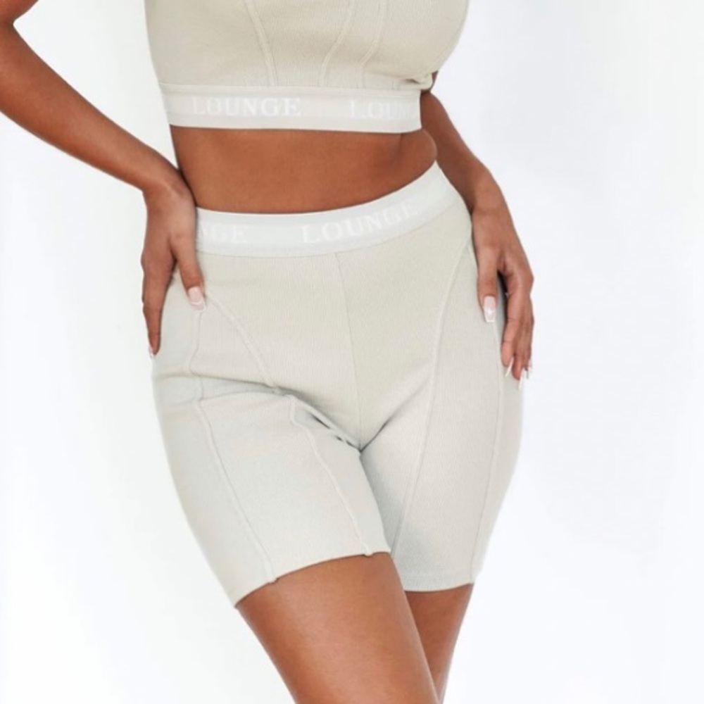 NWT Lounge brand Soft Chic Ribbed Shorts, Size Small